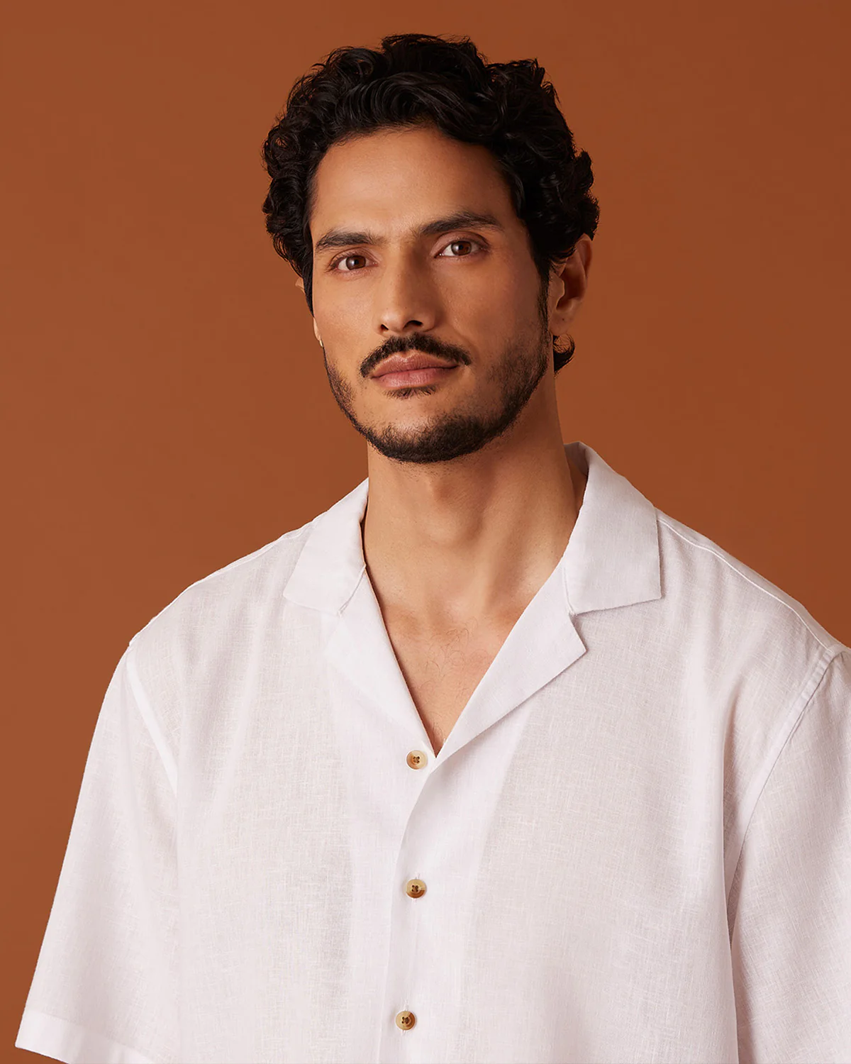White Half-Sleeve Blended Linen Shirt - Image 2